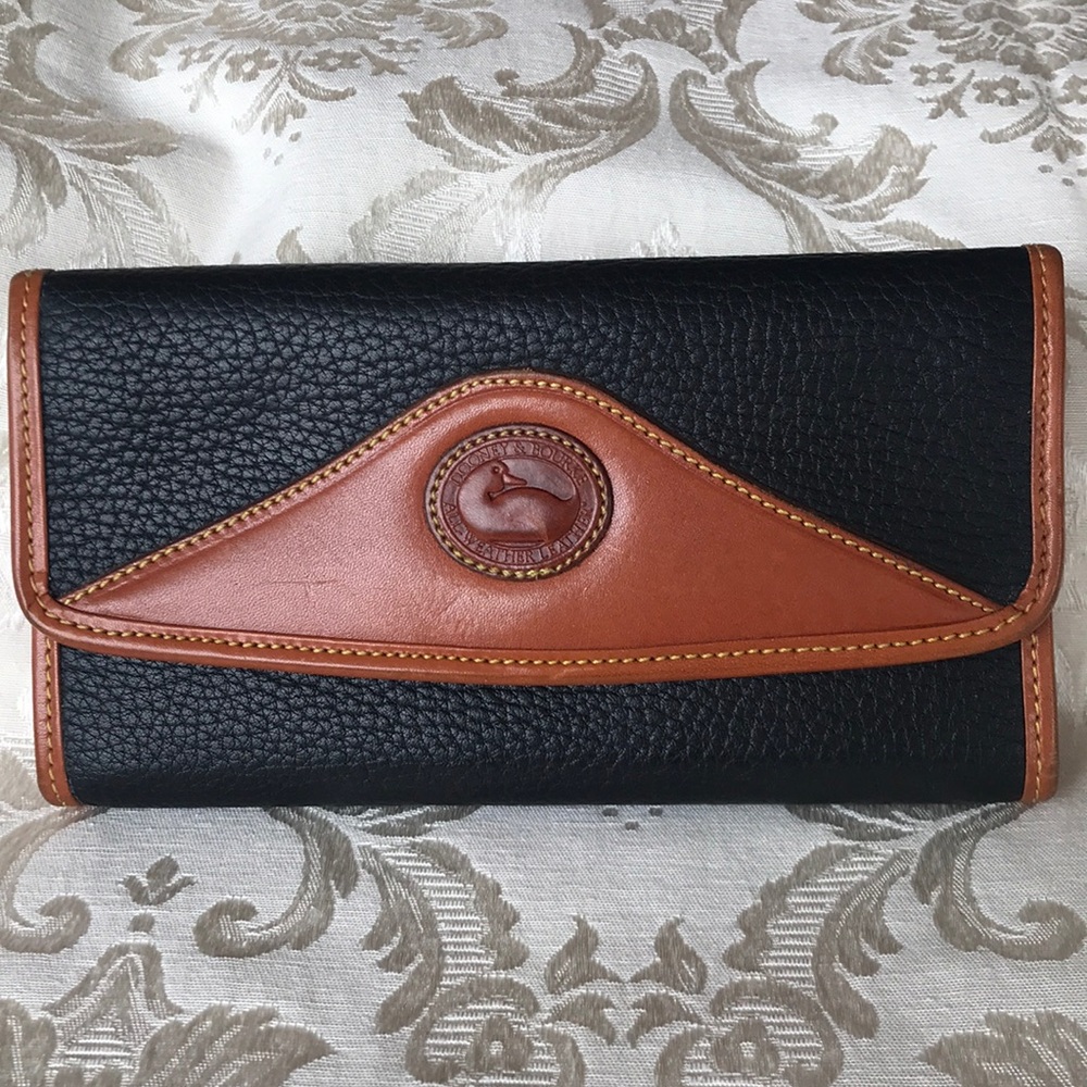 Dooney & Bourke wallet